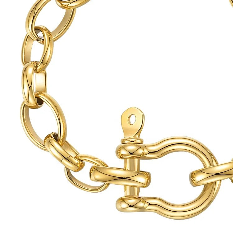Bracelet à mailles.