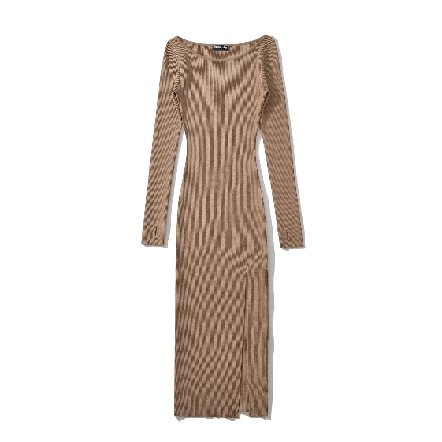 Robe longue manches à fente.